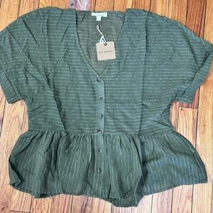 NWT Blu Pepper khaki green short sleeved Top size small
